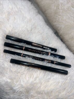 Anastasia Beverly Hills Brow Pens and pencils - chocolate and dark brown